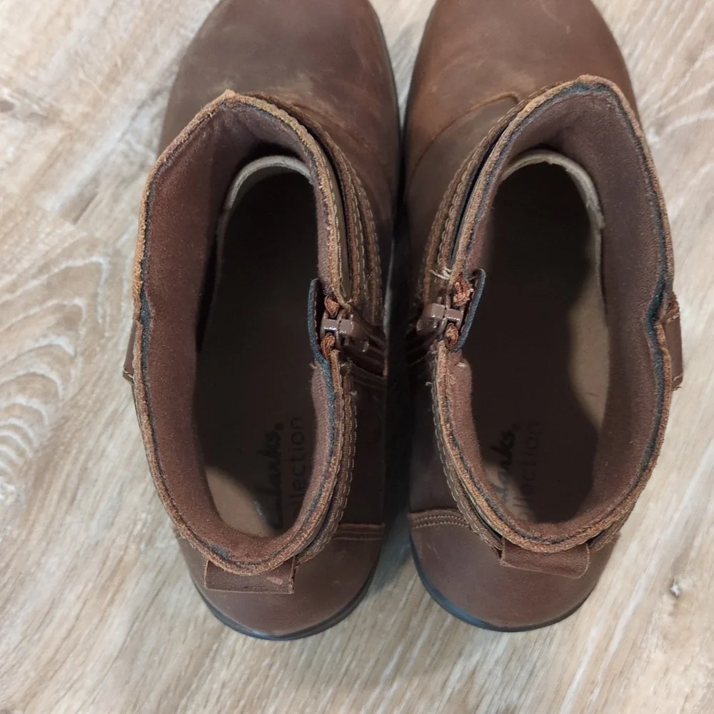 🤎NIB Clarks Women's Dark Brown Ankle Booties size 6.5 W - Picture 4 of 16